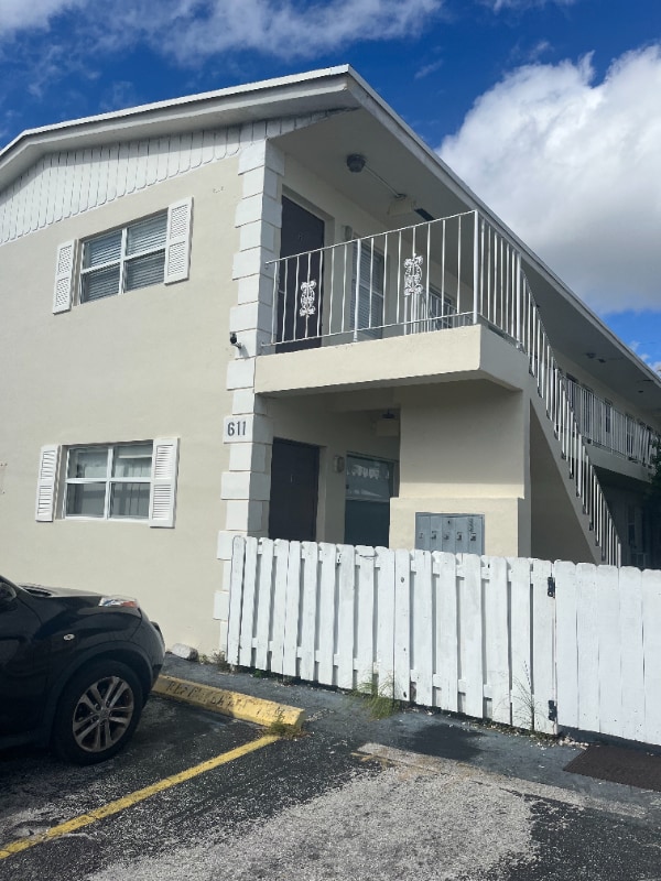 Building Photo - 611 NE 5th St