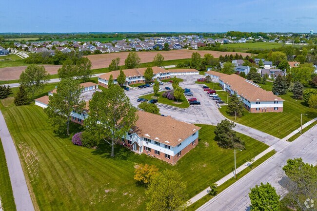 Building Photo - Modern Apartments Available Now!