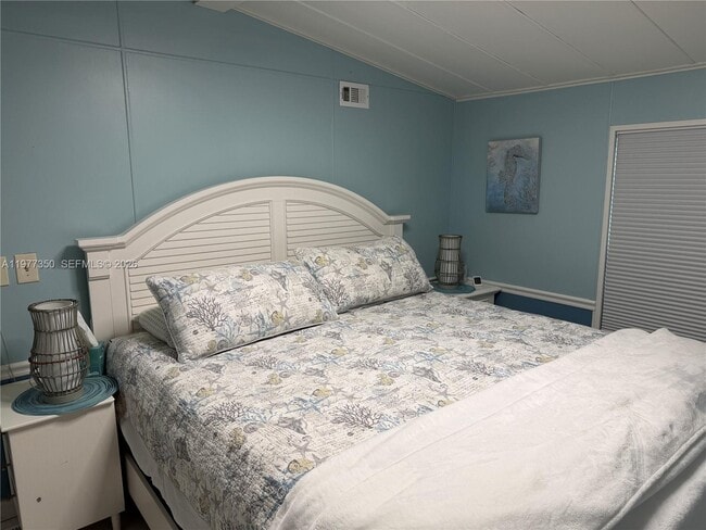 Building Photo - 212 Orchid St