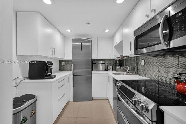 Building Photo - 2401 Collins Ave