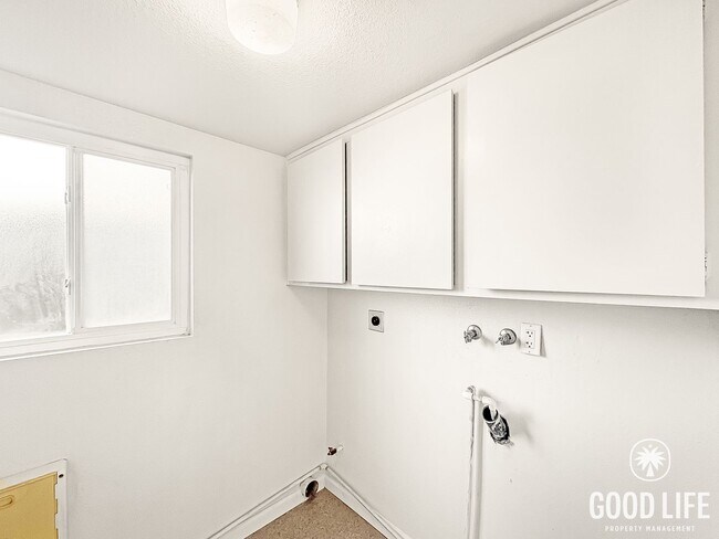 Building Photo - Spacious Rancho Peñasquitos Pool Home with Vaulted Ceilings & Swimming Pool