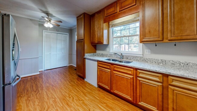 Building Photo - 3993 N Shelby Ln