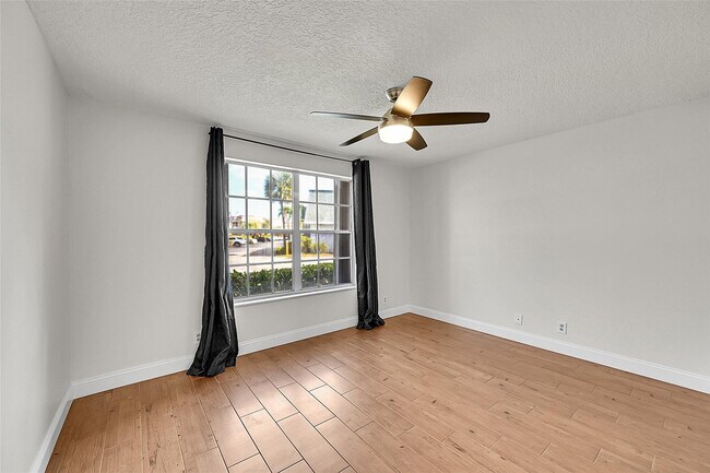 Building Photo - 428 NW 70th Ave