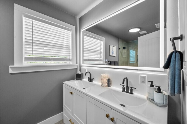 Building Photo - 4109 Brooks Baker Ave