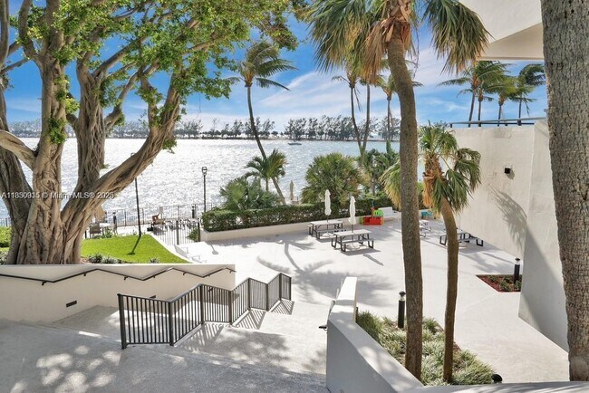 Building Photo - 2333 Brickell Ave