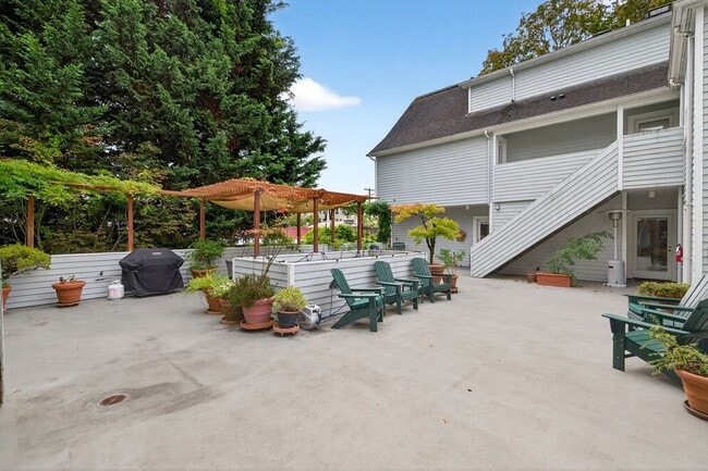 Building Photo - Charming Capital Hill Craftsman Home in Ideal Location!