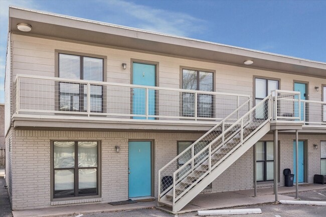 Building Photo - 4300 Rosslyn Rd