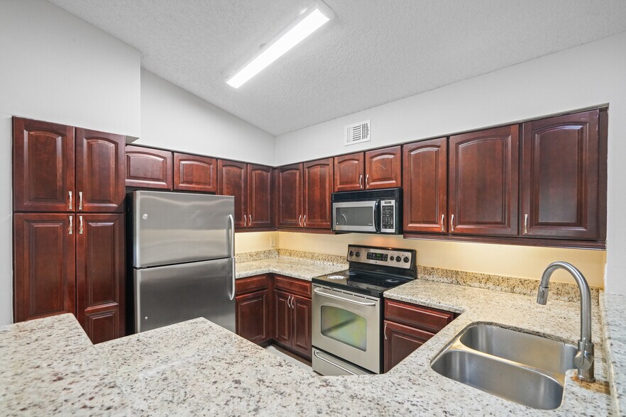 Primary Photo - 7640 Westwood Dr
