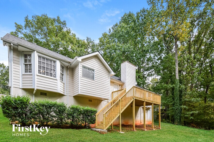 Building Photo - 1930 Fernwood Dr