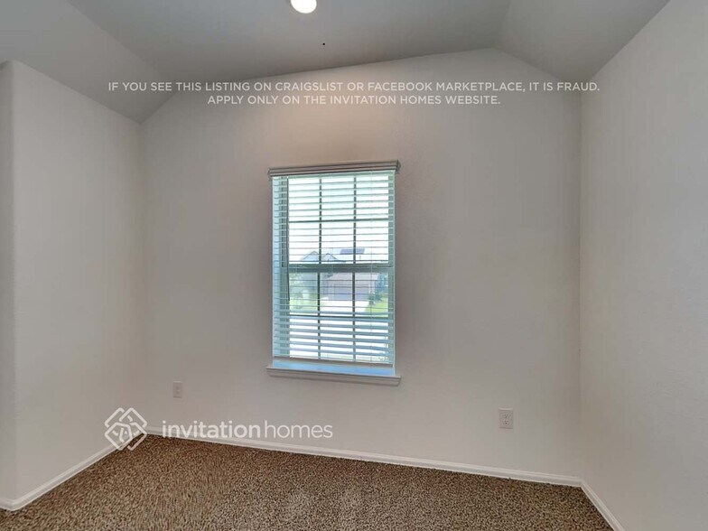 Building Photo - 513 Pecan Landing Ln