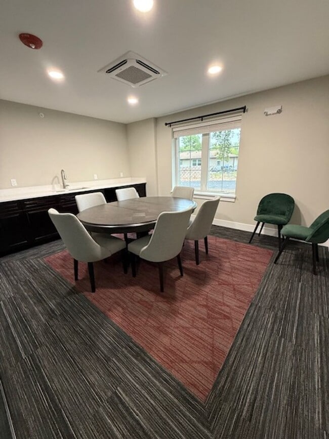 Building Photo - 1910 Springfield Rd