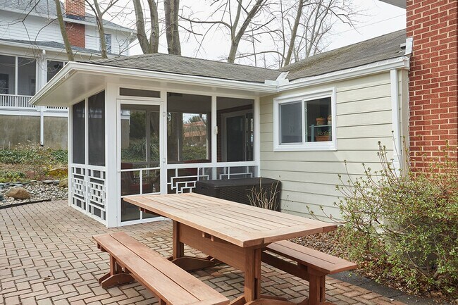 Building Photo - Silver Spring splendor with yard care INCL...