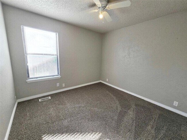 Building Photo - 217 Cypress Dr