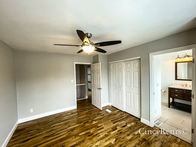 Building Photo - 2346 Kenton St