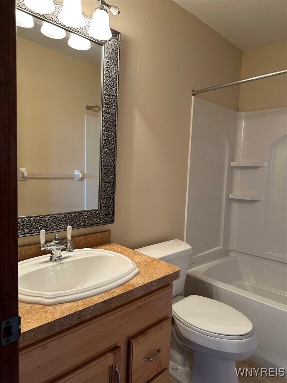 Building Photo - 8047 Laurel Park Ln