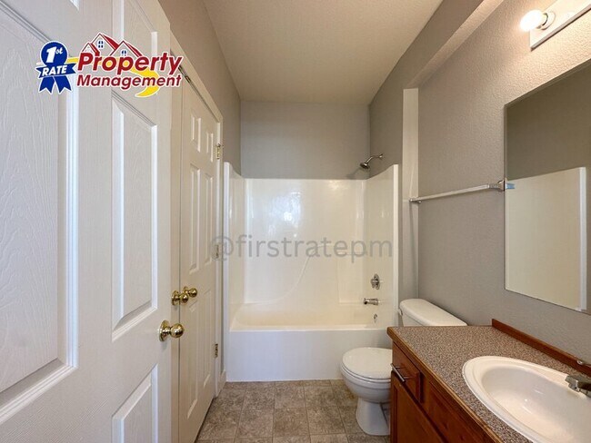 Building Photo - 272 W Mallard Dr