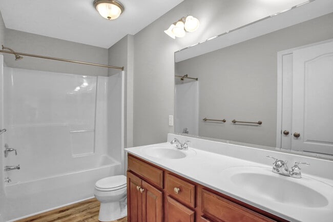 Building Photo - 16 Lismore Pl