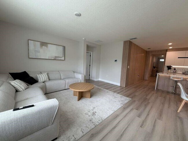 Building Photo - 33412 Country House Dr