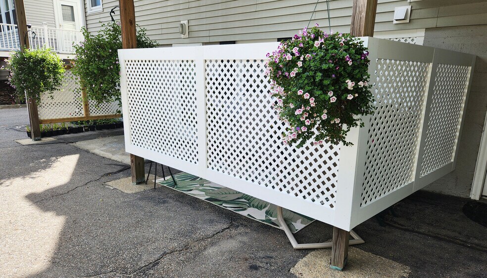 Building Photo - 216 5th St