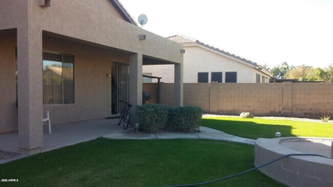 Building Photo - 1412 E Saragosa St