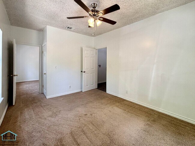 Building Photo - Cozy and Bright 3bedroom/1bath Vintage cha...