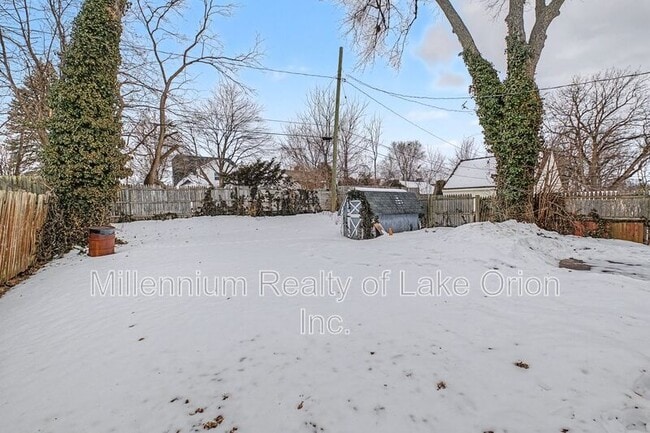 Building Photo - 52 E Iroquois Rd