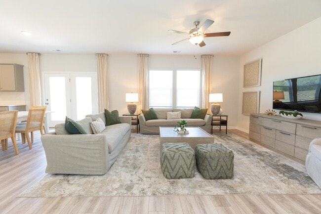 Building Photo - 4231 Sylvan Lp