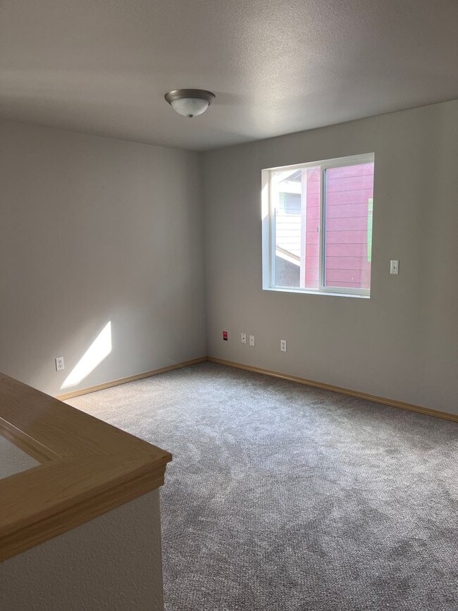 Building Photo - Beautiful 3 Bedroom home in Puyallup