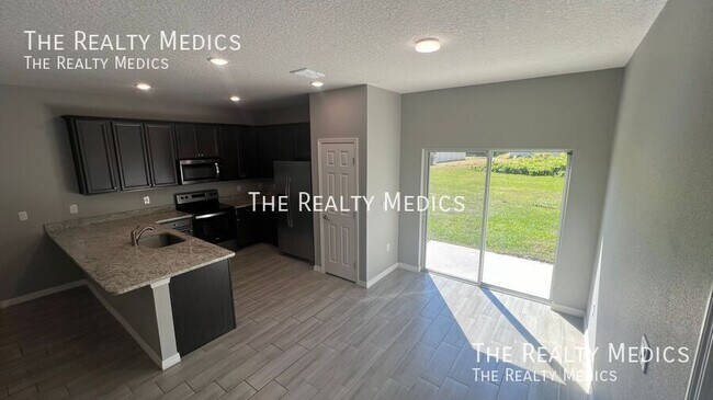 Building Photo - 2640 Dennis Ave SE