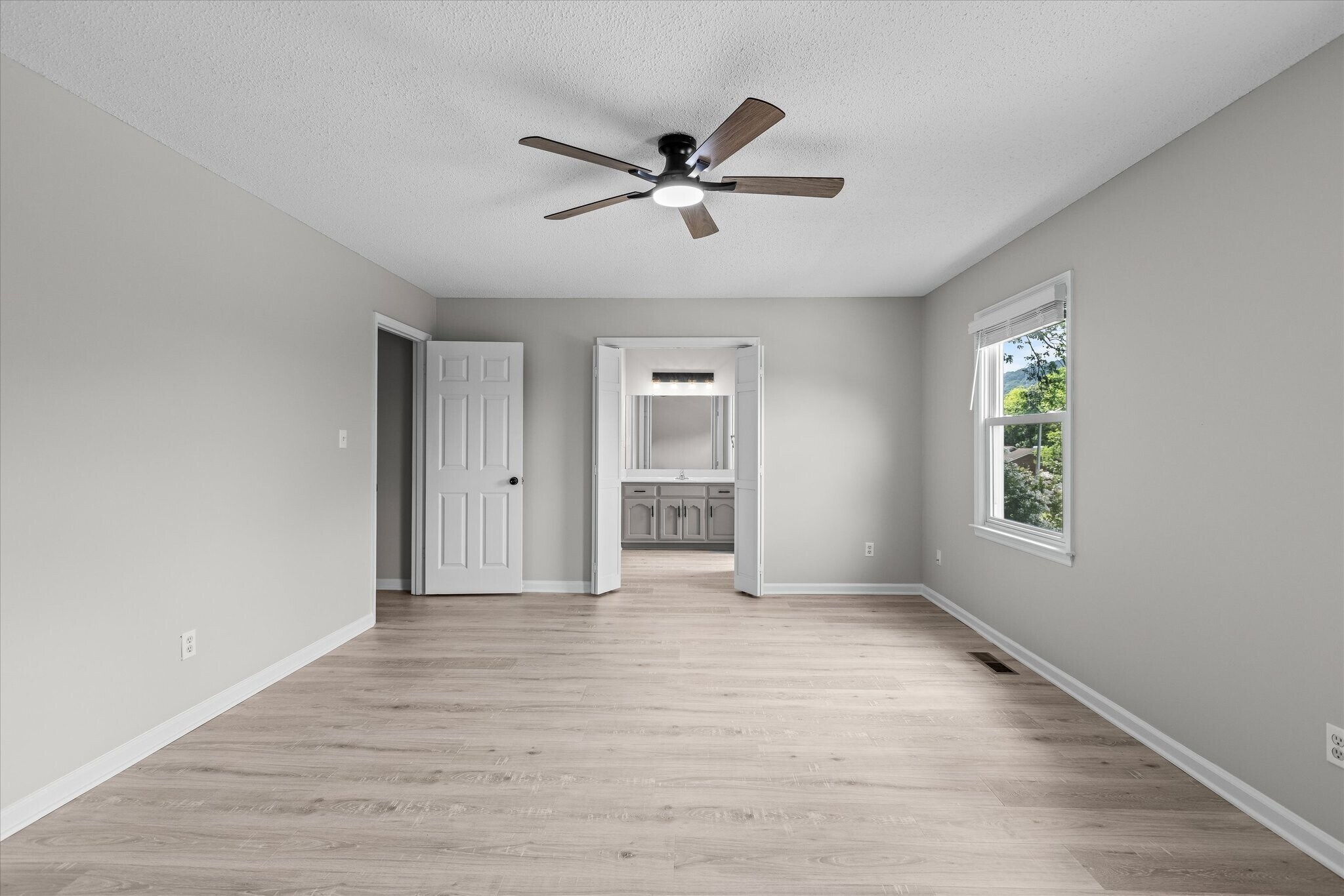 Building Photo - 1305 Hiwan Trail SE