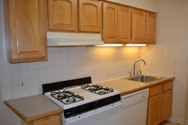 Building Photo - 570 Seegers Rd
