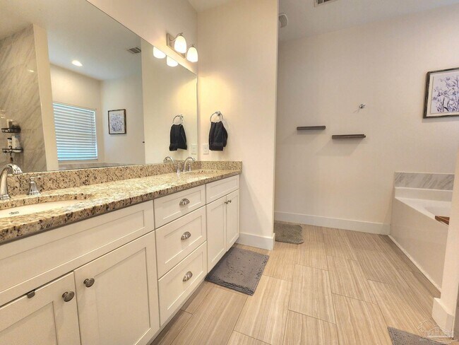 Building Photo - 1829 N 8th Ave