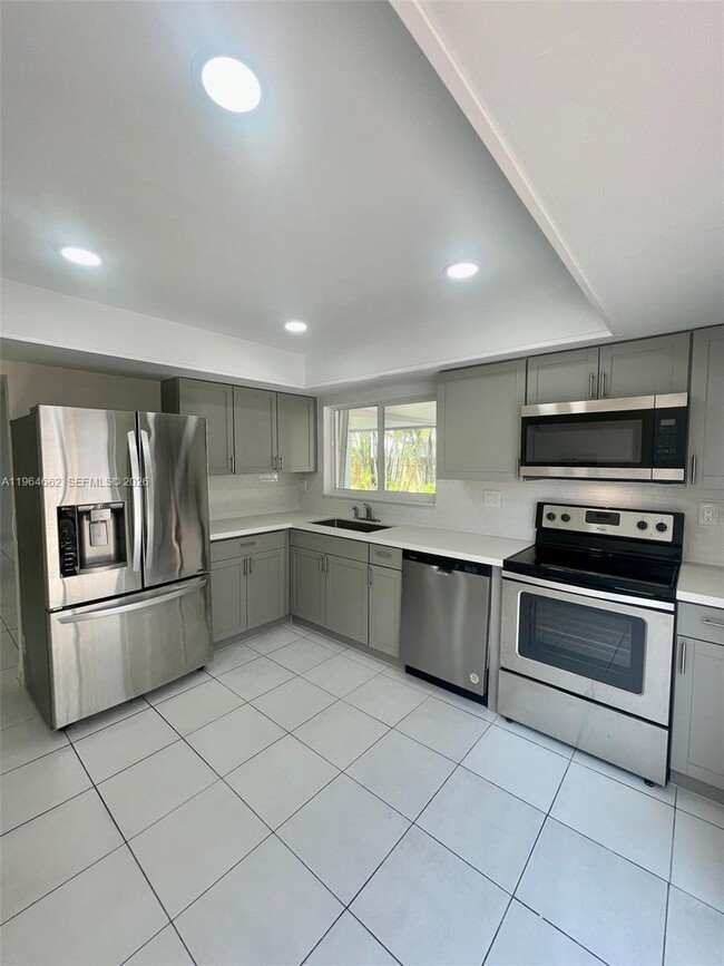 Building Photo - 922 NW 106th Ave Cir