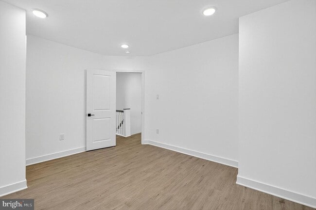 Building Photo - 1650 W Cheltenham Ave