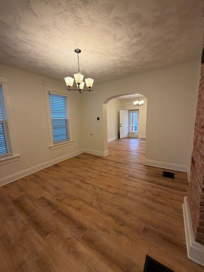 Building Photo - 441 E Whittier St