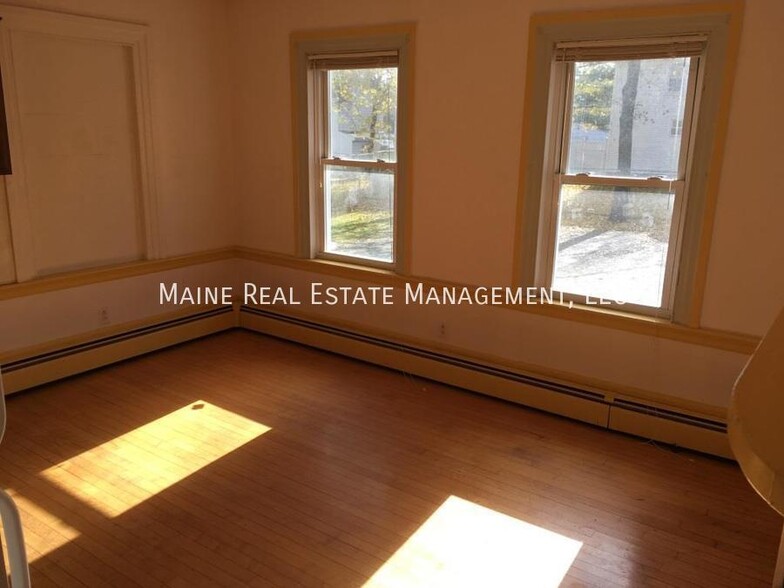 Building Photo - 15 Elm St