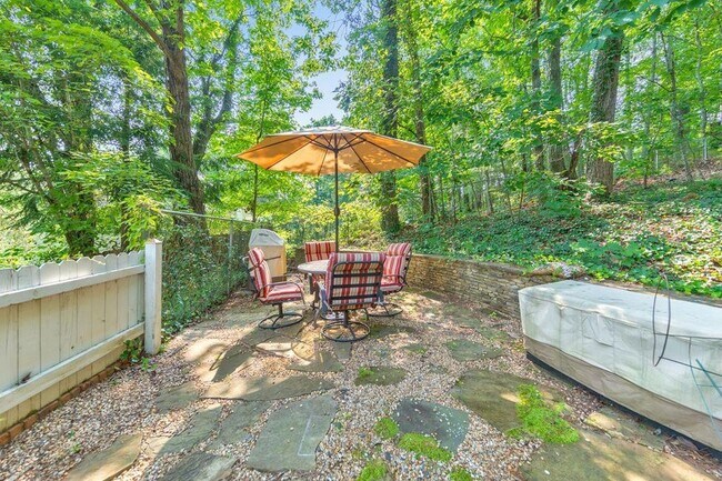 Building Photo - 1502 Rockcrest Way
