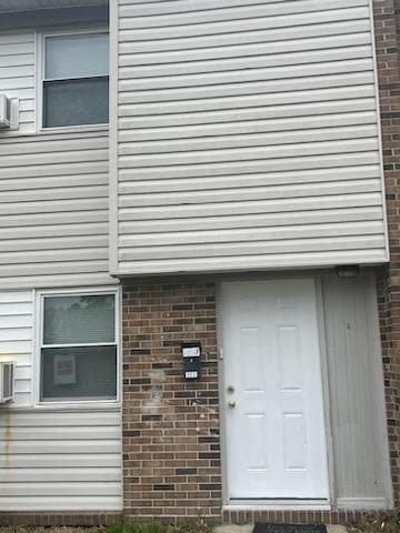 Building Photo - BEAUTIFUL TWO BEDROOM 1.5 BATHROOM APARTME...