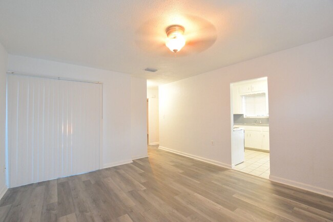 Building Photo - 1 br, 1 bath House - 2314 Formosa Ave