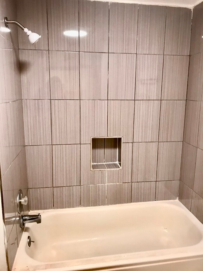 Building Photo - 1315 W 31st St