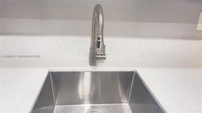 Building Photo - 200 S Birch Rd