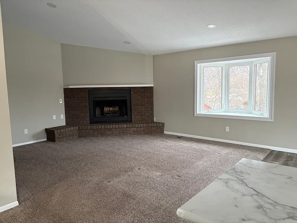 Building Photo - 209 Heidi Ct
