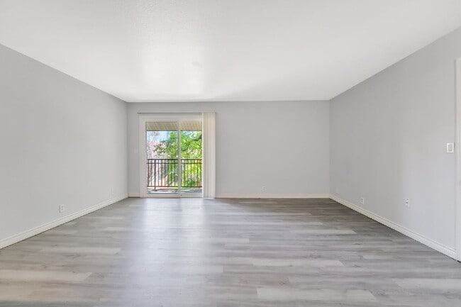 Building Photo - Guard Gated Community - 2 bedroom and 1 bathroom, Upstairs Unit Private Balcony Over looking Park...