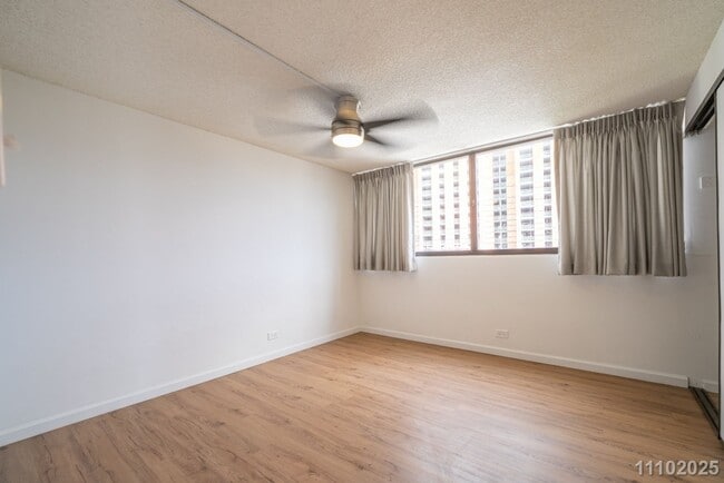 Building Photo - Move-In Ready & Conveniently Located 2BR /...