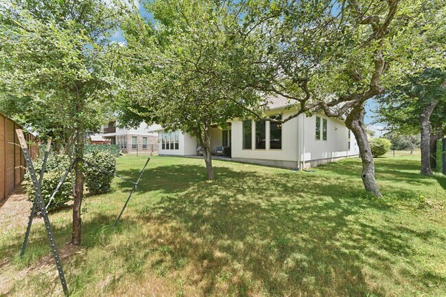 Building Photo - 1104 Scenic Oaks Dr