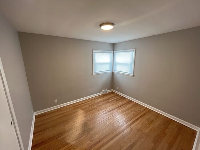 Building Photo - Brick Ranch Single Family Home