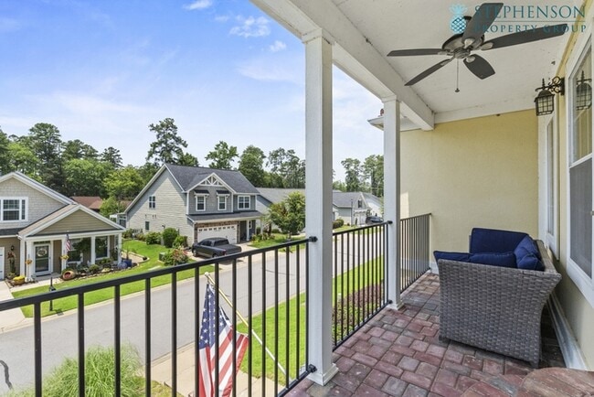 Building Photo - Deeded Boat Slip Comes with Home in Gated ...