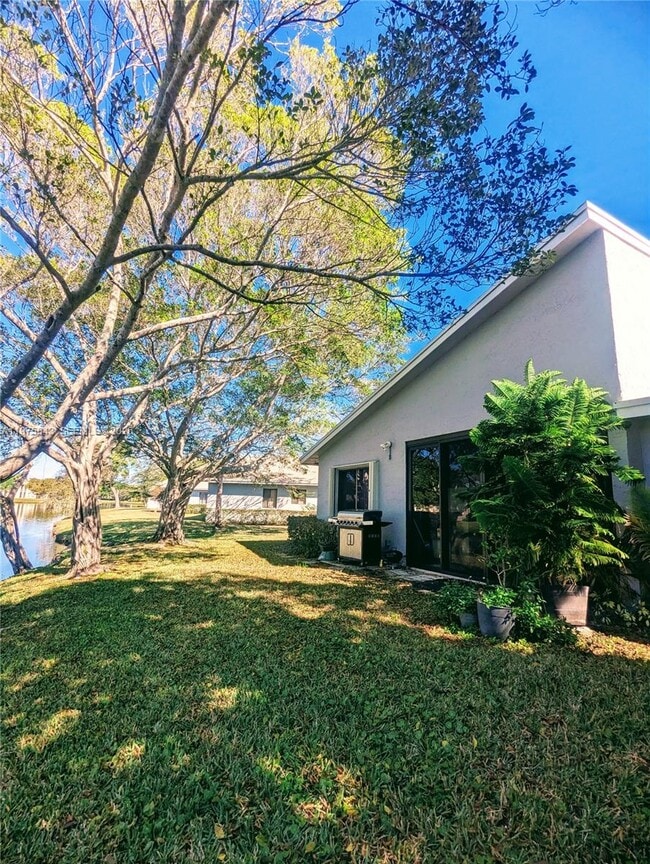 Building Photo - 679 Racquet Club Rd