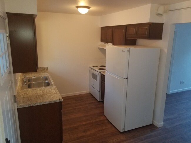 Building Photo - 2 Bed, 1 Bath Townhouse next to NAU!! Stud...