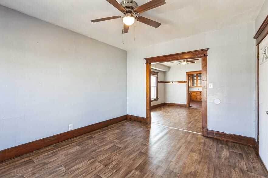 Building Photo - 159 Royal Ave